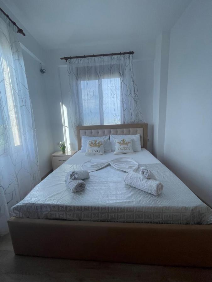 Hena Sarandë